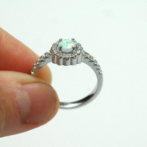 Round Sterling Silver Opal Ring ⭐️ - Picture 4 of 5